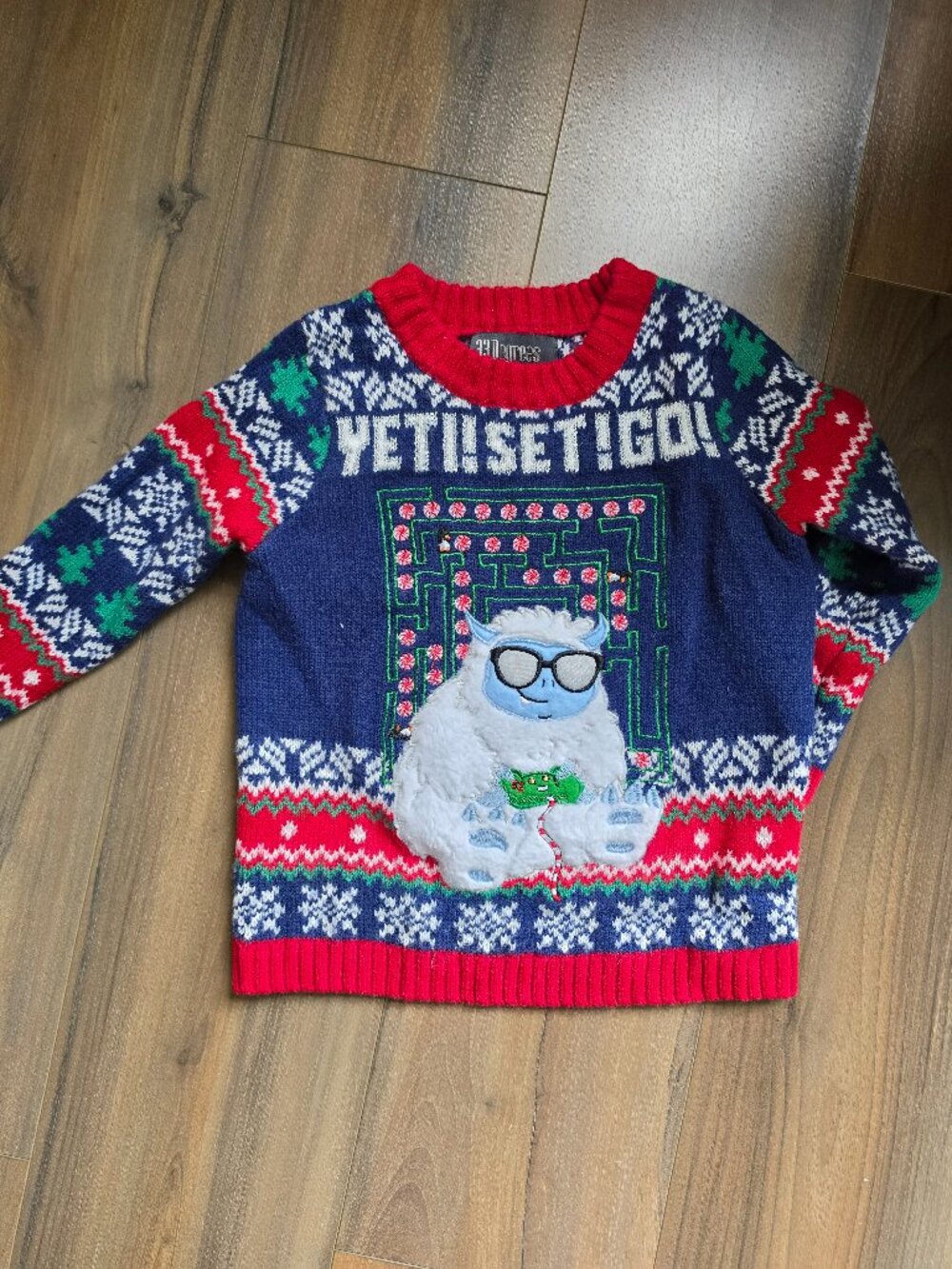 Boys christmas sweater size small 4